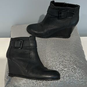 Kenneth Cole Reaction Black Leather Wedge Boots (9.5)